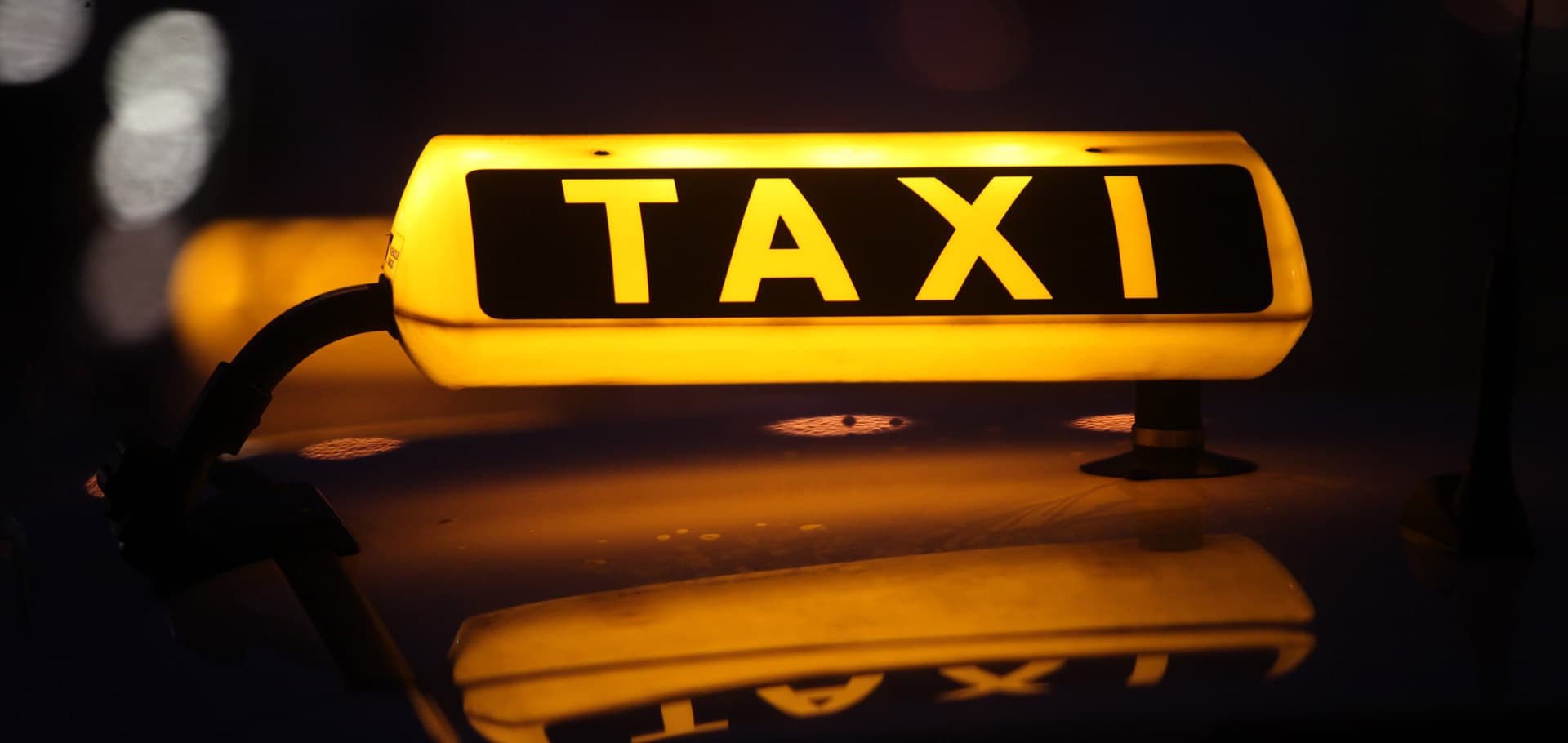 Reserva un taxi en Santiago y conoce Finisterre